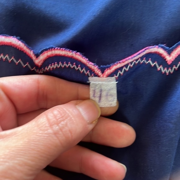 Vintage🧚‍♀️ Navy Blue Floral Embroidered Mexican Blouse - Picture 9 of 11